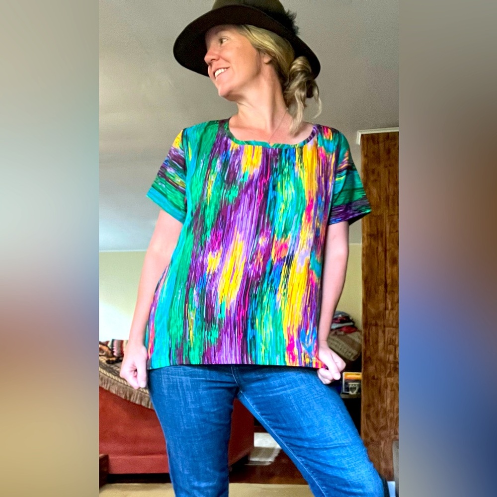 - 90s vintage shirt estimate size medium! Awesome shirt